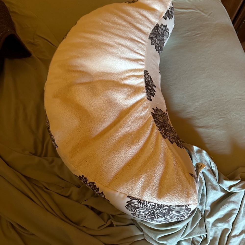 All natural, no toxic fabrics, fill, eco friendly breastfeeding/prop pillow.